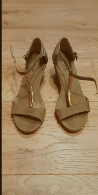 Sandalias Corina Beige y Dorado
