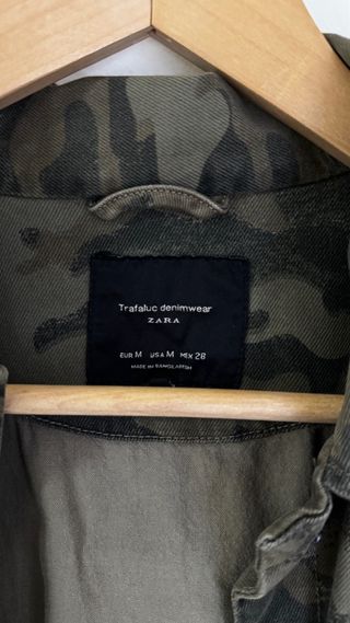 Chaqueta militar Zara larga con parches