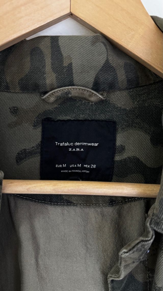 Chaqueta militar Zara larga con parches