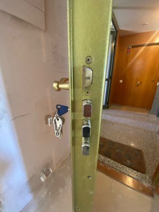 Puerta exterior blindada