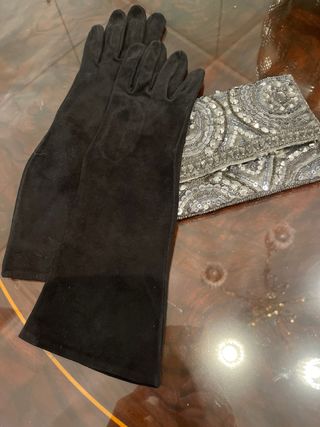 Guantes y cartera de fiesta negros y plateados