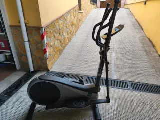Elíptica gris en perfecto estado
