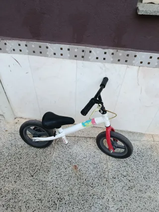 Bicicleta de equilibrio infantil