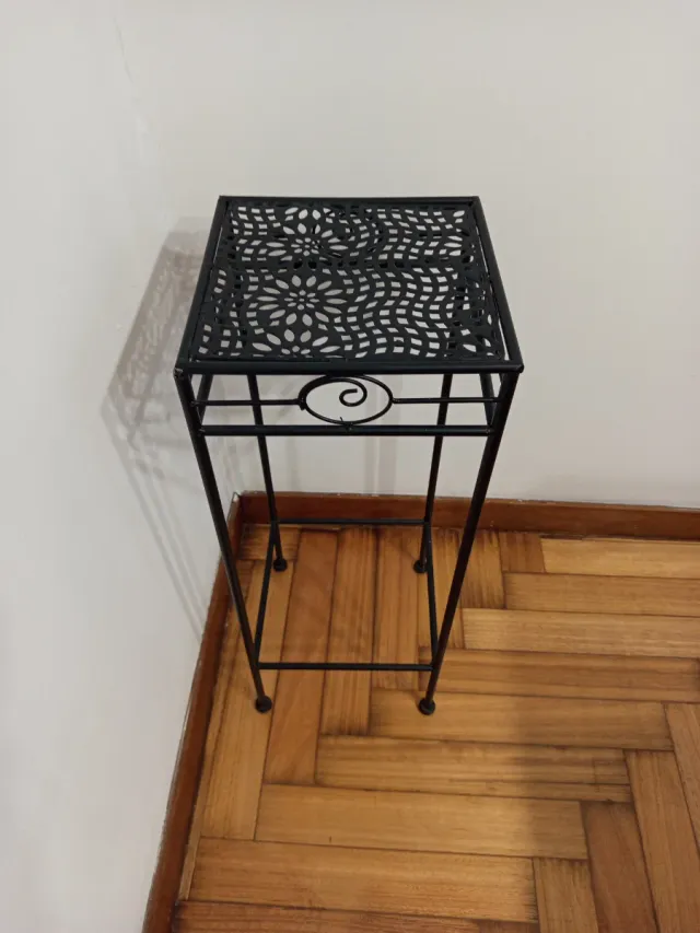 Estantería de metal negra