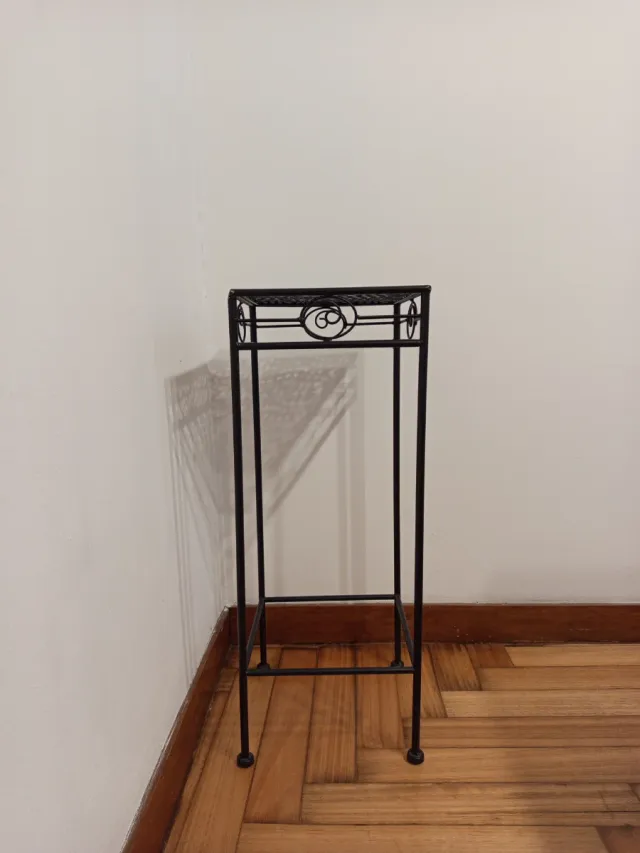 Estantería de metal negra