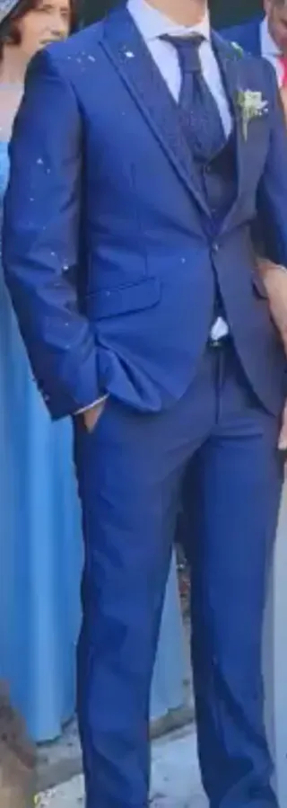 Traje de novio azul