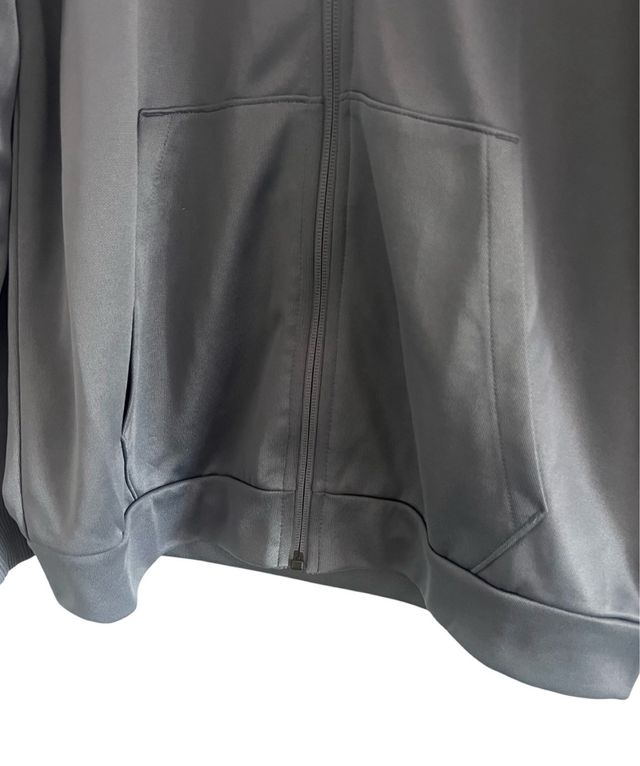 Talla S. Chaqueta de chándal PUMA color gris.