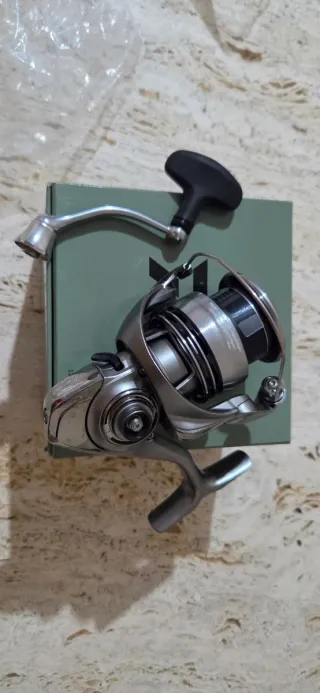 Carrete Daiwa Exceler LT 3000-CXH