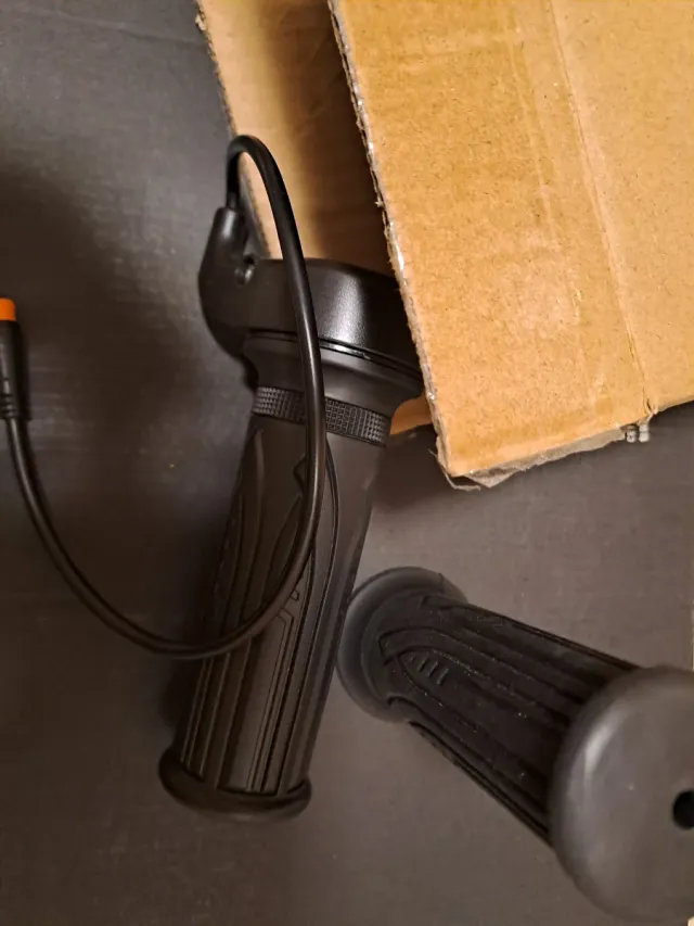 Puño Acelerador Moto negro