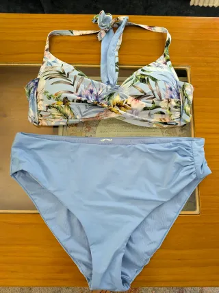 Bikini azul celeste estampado floral