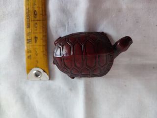 Tartaruga decorativa in resina rossa