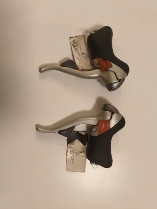 Manetas Shimano 105 Freno y Cambio
