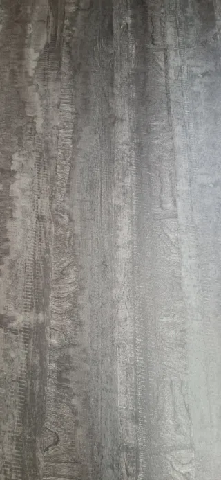 Tavolo e sedie. Buono stato