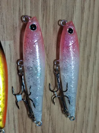 Señuelos de pesca variados