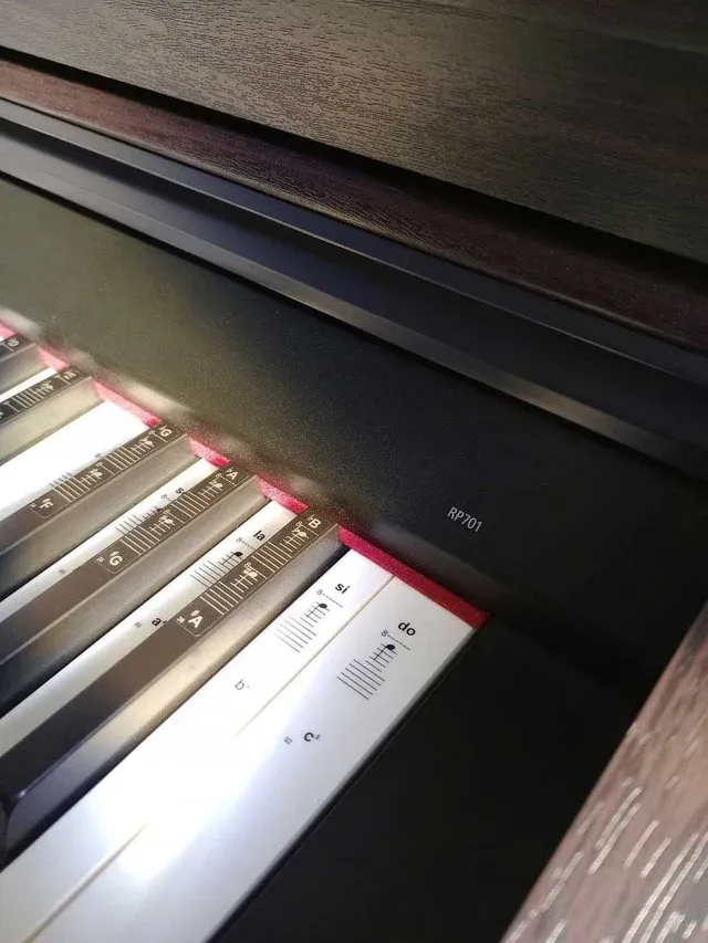 Piano Digital Roland RP701