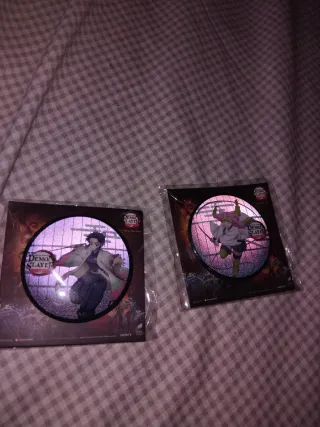 Lote 2 pines de demon slayer 