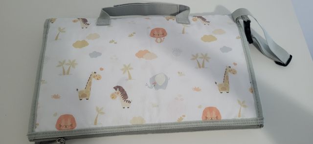 Cambiador de bebé con estampado de animales