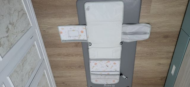 Cambiador de bebé con estampado de animales