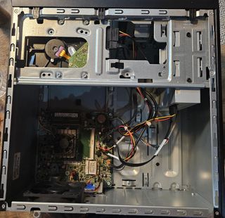 Computadora HP Negra + monitor acer 