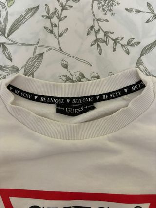 Sudadera Guess Blanca con Detalles Plateados