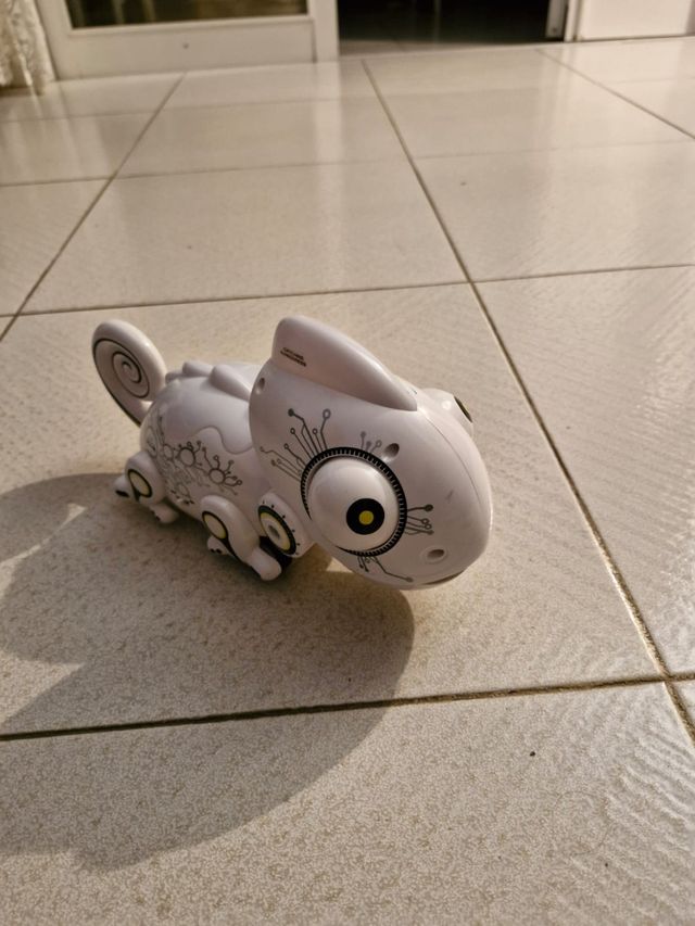 Robot Camaleón teledirigido