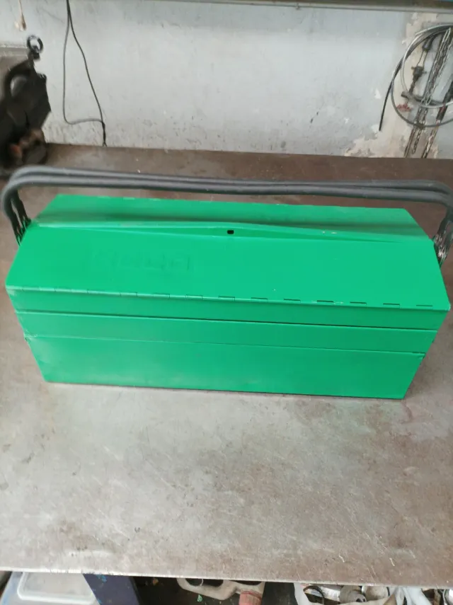 Caja de herramientas verde