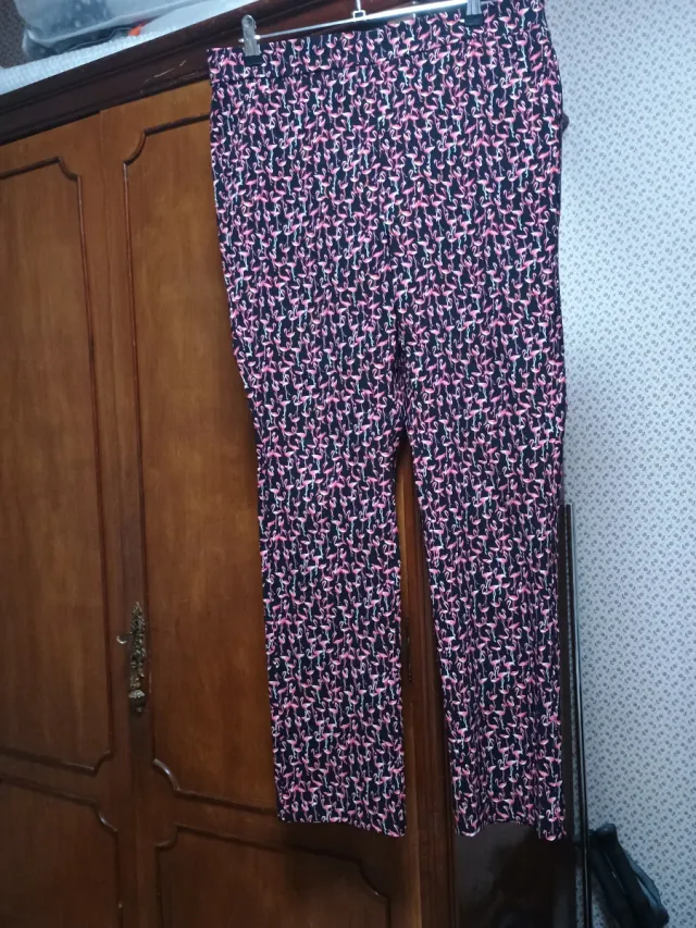 Pantalón pitillo elástico estampado flamenco