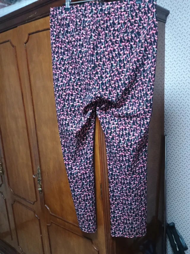 Pantalón pitillo elástico estampado flamenco