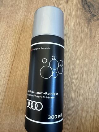 Kit productos limpieza Originales de Audi. 
