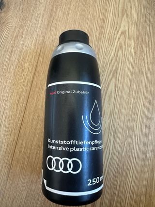 Kit productos limpieza Originales de Audi. 

