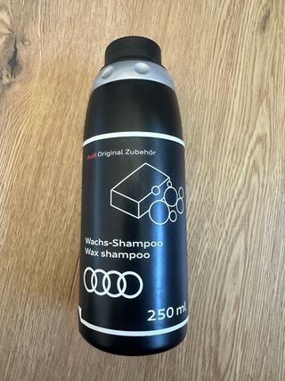 Kit productos limpieza Originales de Audi. 
