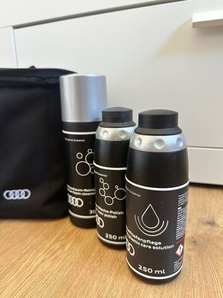Kit productos limpieza Originales de Audi. 
