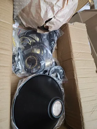 Lámpara de techo 3 focos negra y dorada