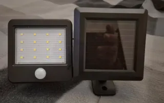 Faro LED Solare con Sensore Movimento Nero