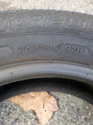 205/60 R16 92H, 2 Ruedas Michelin