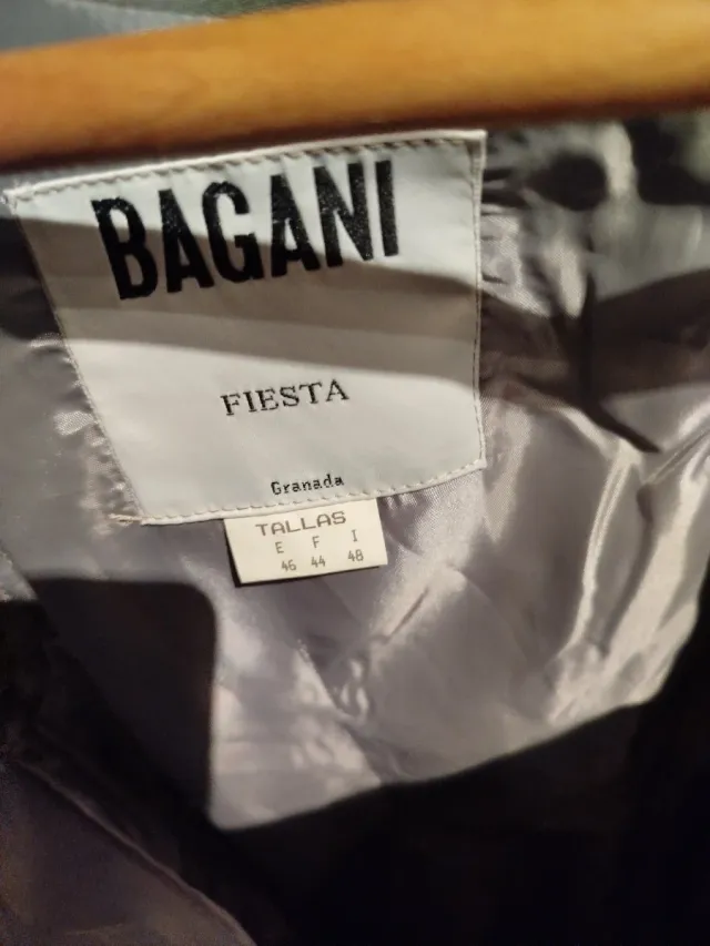 Elegante vestido ceremonia talla 46 gris con tocad