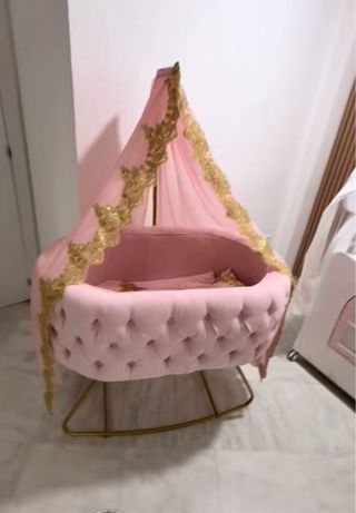 Minicuna mecedora rosa con dosel