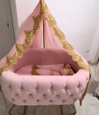 Minicuna mecedora rosa con dosel