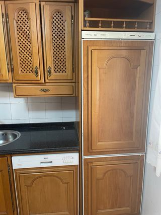 Muebles de cocina madera y electelectrodomésticos.