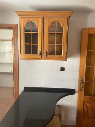 Muebles de cocina madera y electelectrodomésticos.