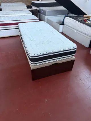 90x190
CANAPE MADERA WENGUE y COLCHÓN 