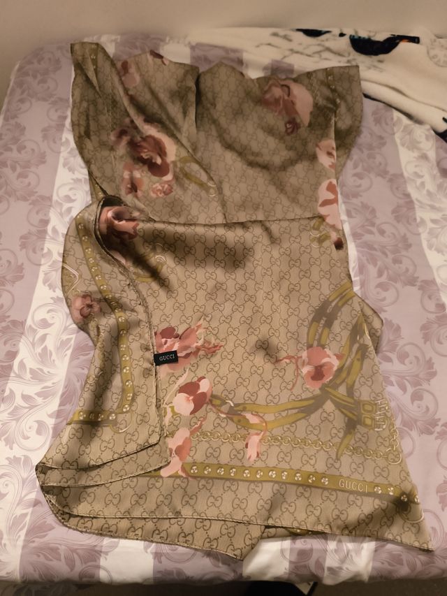 Pañuelo seda Gucci beige y rosa