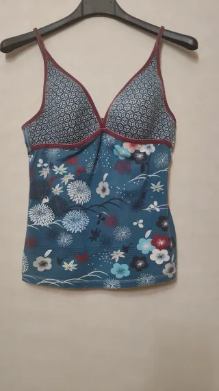 Camiseta tirantes con esponja