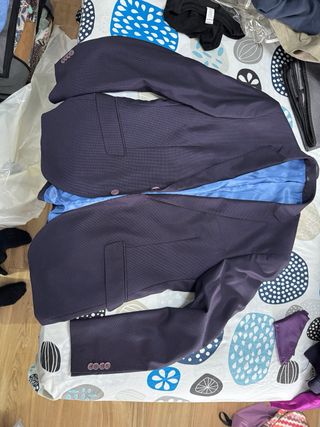 Traje de Novio color berenjena