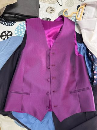 Traje de Novio color berenjena