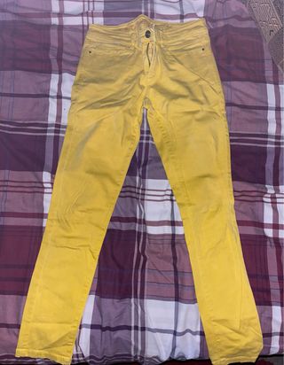 Pantalón vaquero amarillo Esprit