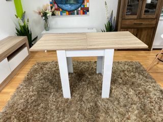 Mesa extensible cuadrada nueva