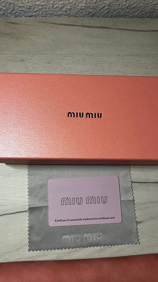 Gafas de sol Miu Miu color leopardo.