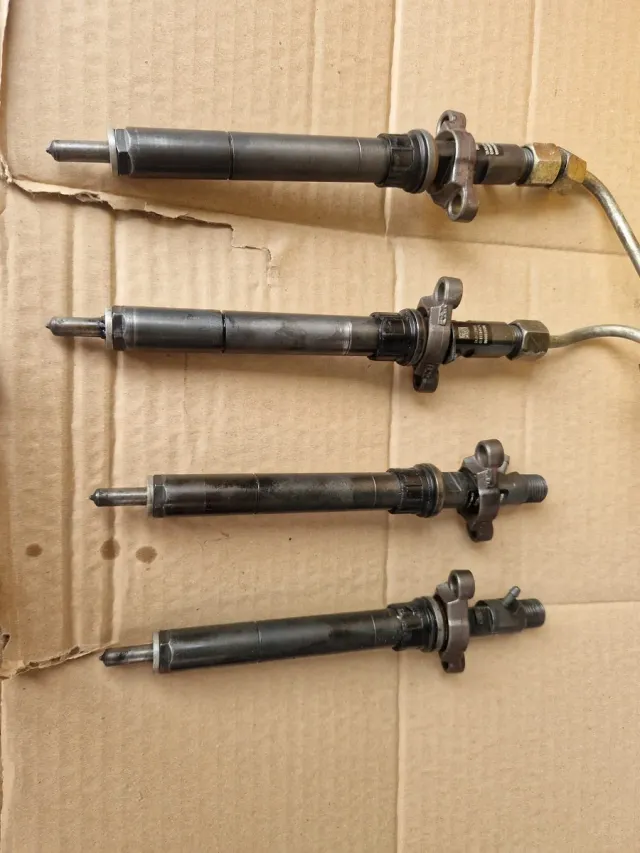 Inyectores  Peugeot 407 2.0 HDI marca DELPHI