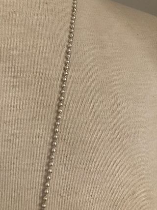 Collar Pendant 
con colgante esférico plateado